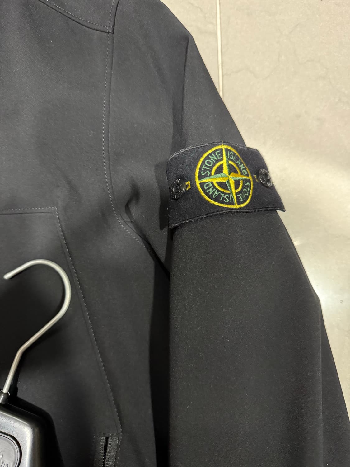 [당일출고,M사이즈] 스톤아일랜드 소프트쉘 바람막이 상품이미지2