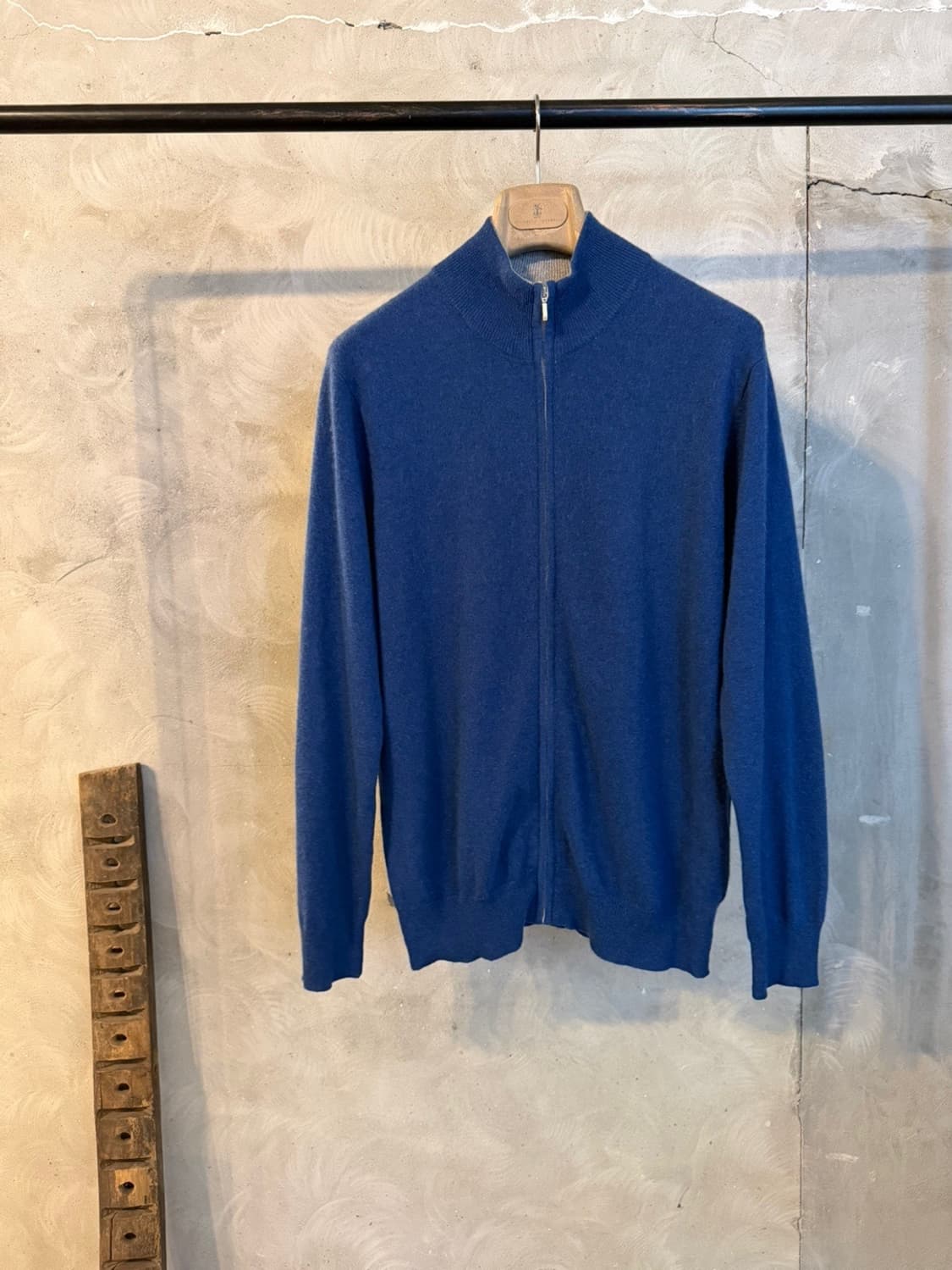 레드문 캐시미어 짚업 니트 100 상품이미지5