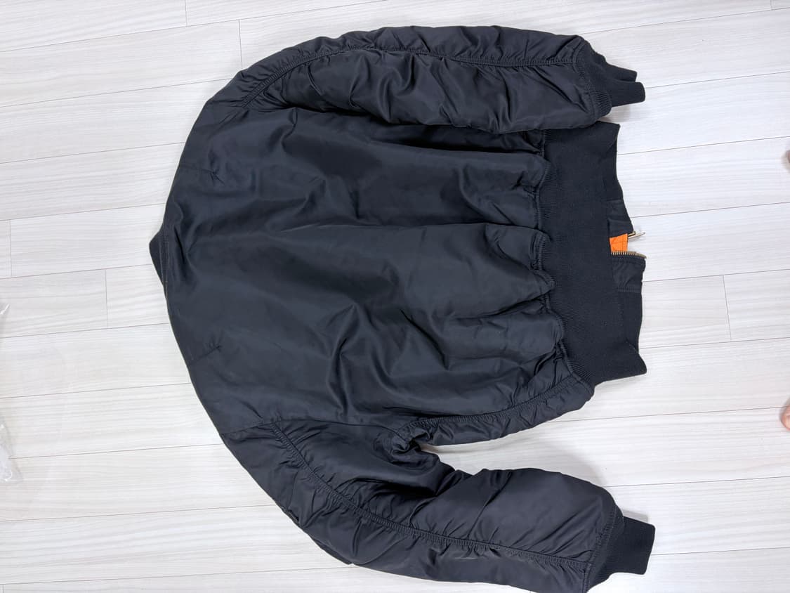 알파인더스트리 MA-1 블랙 플라이트 자켓 상품이미지4