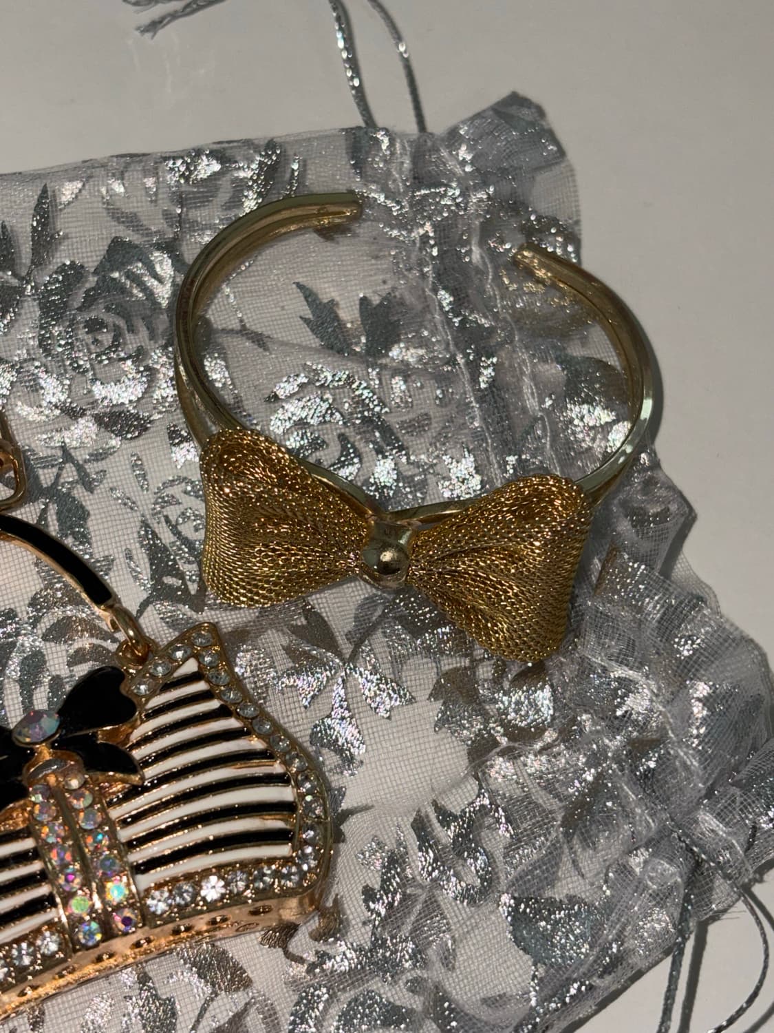 히메갸루 골드큐빅리본팔찌+ 블랙리본가방키링 상품이미지4