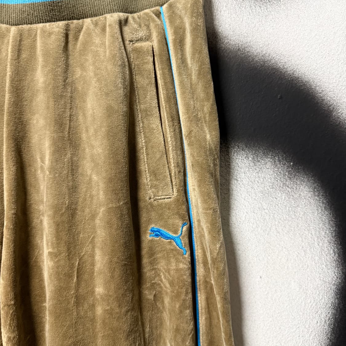 푸마 올드스쿨 브라운 벨벳 세미 부츠컷 밴딩 와이드 트랙 팬츠 상품이미지3