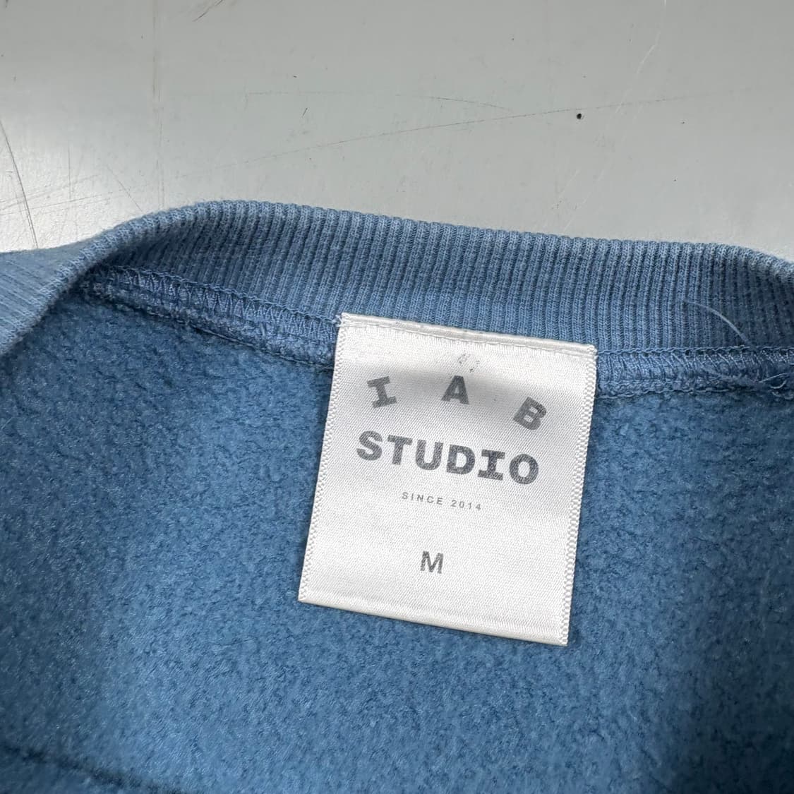 아이앱 스튜디오 스카이블루 맨투맨 상품이미지5