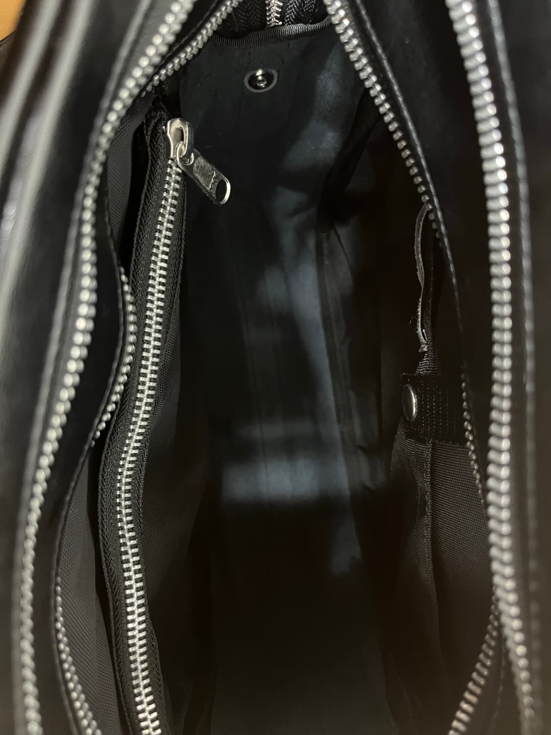 꼼데가르송 레더 크로스백 상품이미지4