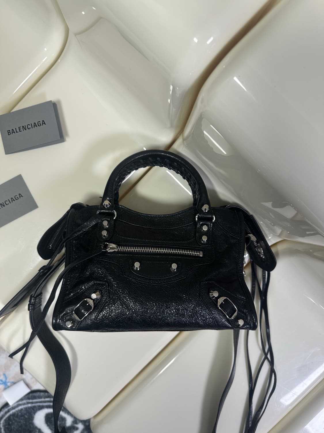 [새상품급 정품] 발렌시아가 시티 모터백 미니 블랙 상품이미지1