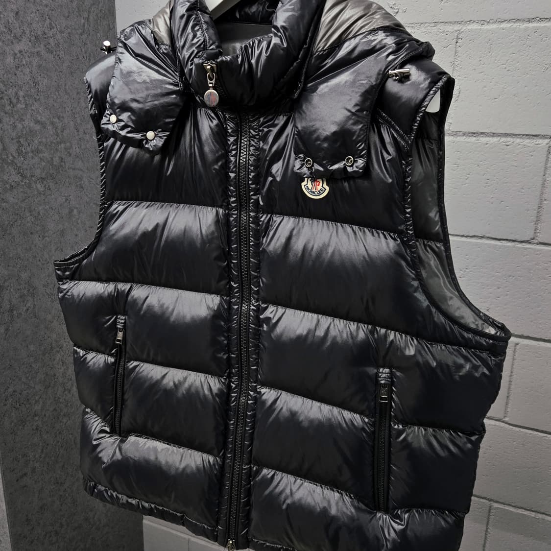 몽클레어 BORMES 유광 조끼 후드 패딩 7사이즈 상품이미지1