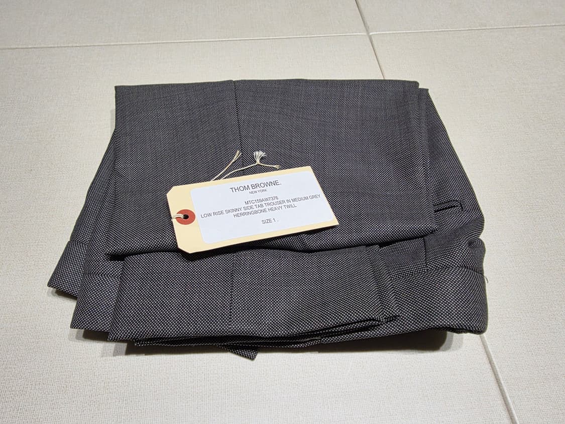 톰브라운 로우라이즈 스키니핏 슬랙스 상품이미지1