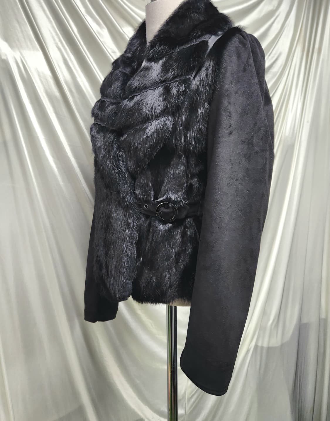 Black Fur Short Jacket ✦ 허리 슬림라인 실루엣
 상품이미지3