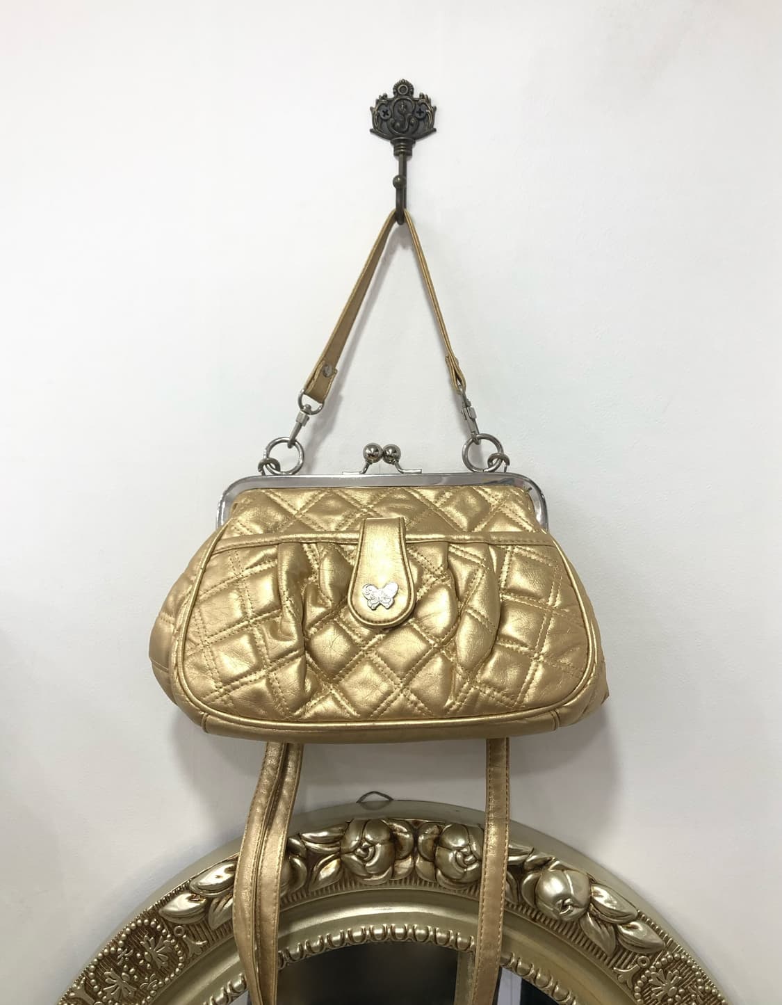 gold butterfly charm hand bag 상품이미지1