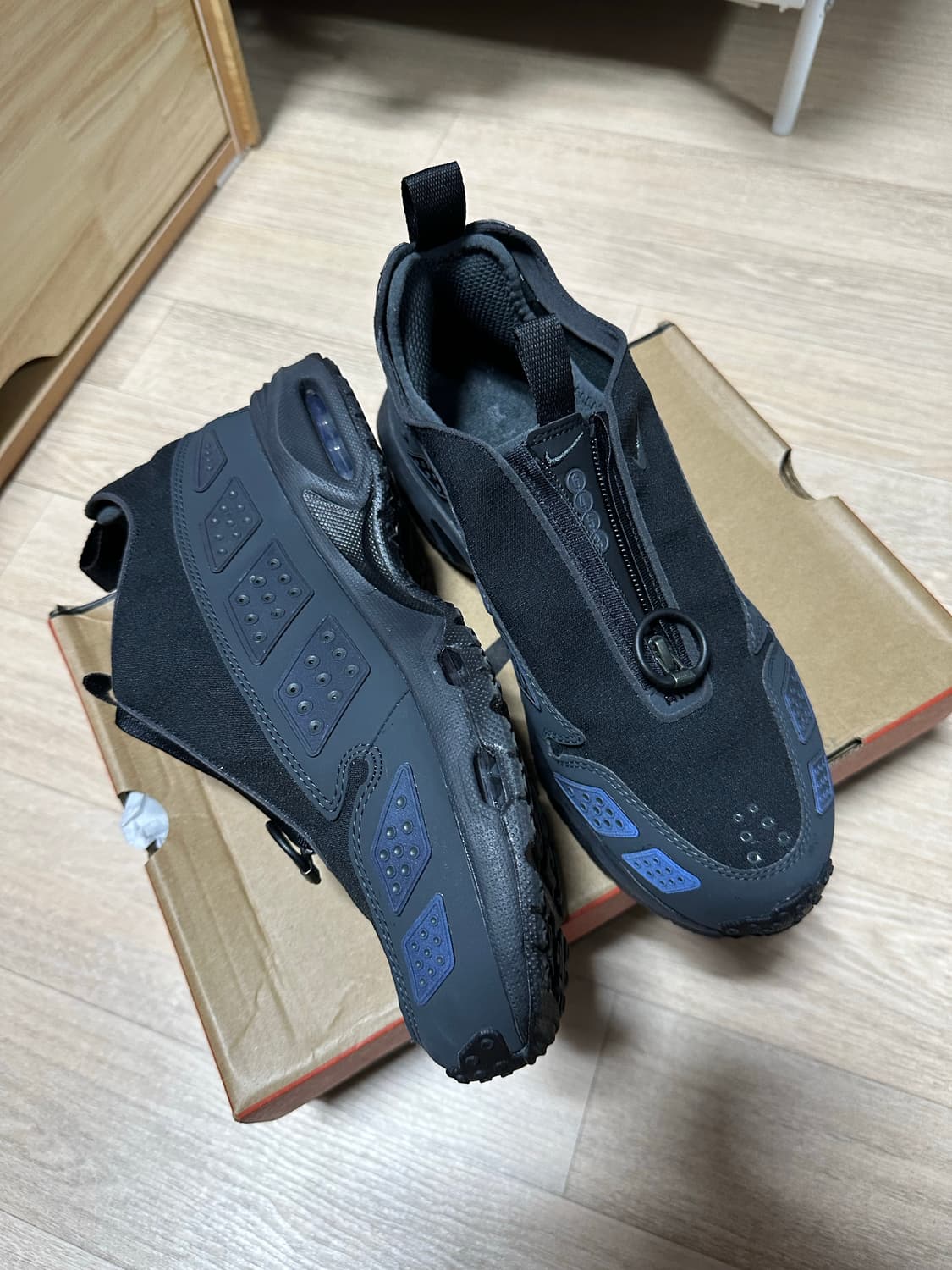 나이키 에어맥스 sndr 고어텍스 블랙 앤 다크 스모크 그레이 상품이미지3