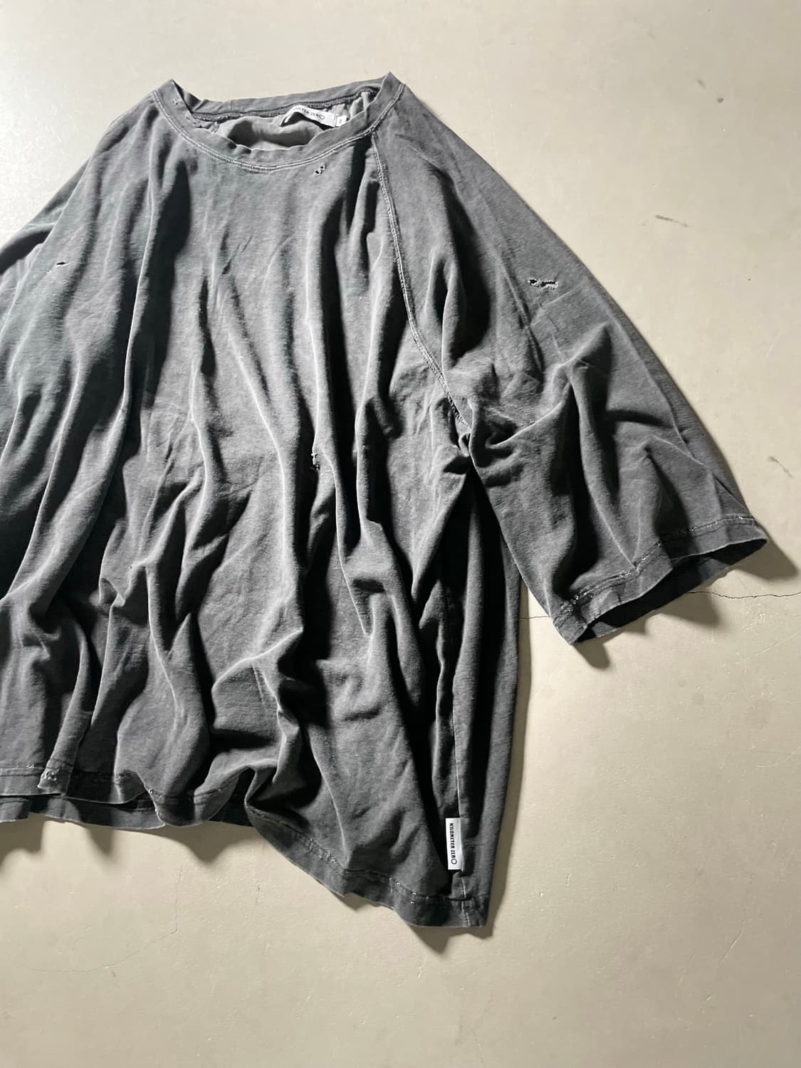 KZ ATELIER Distressed Raglan tee 상품이미지3