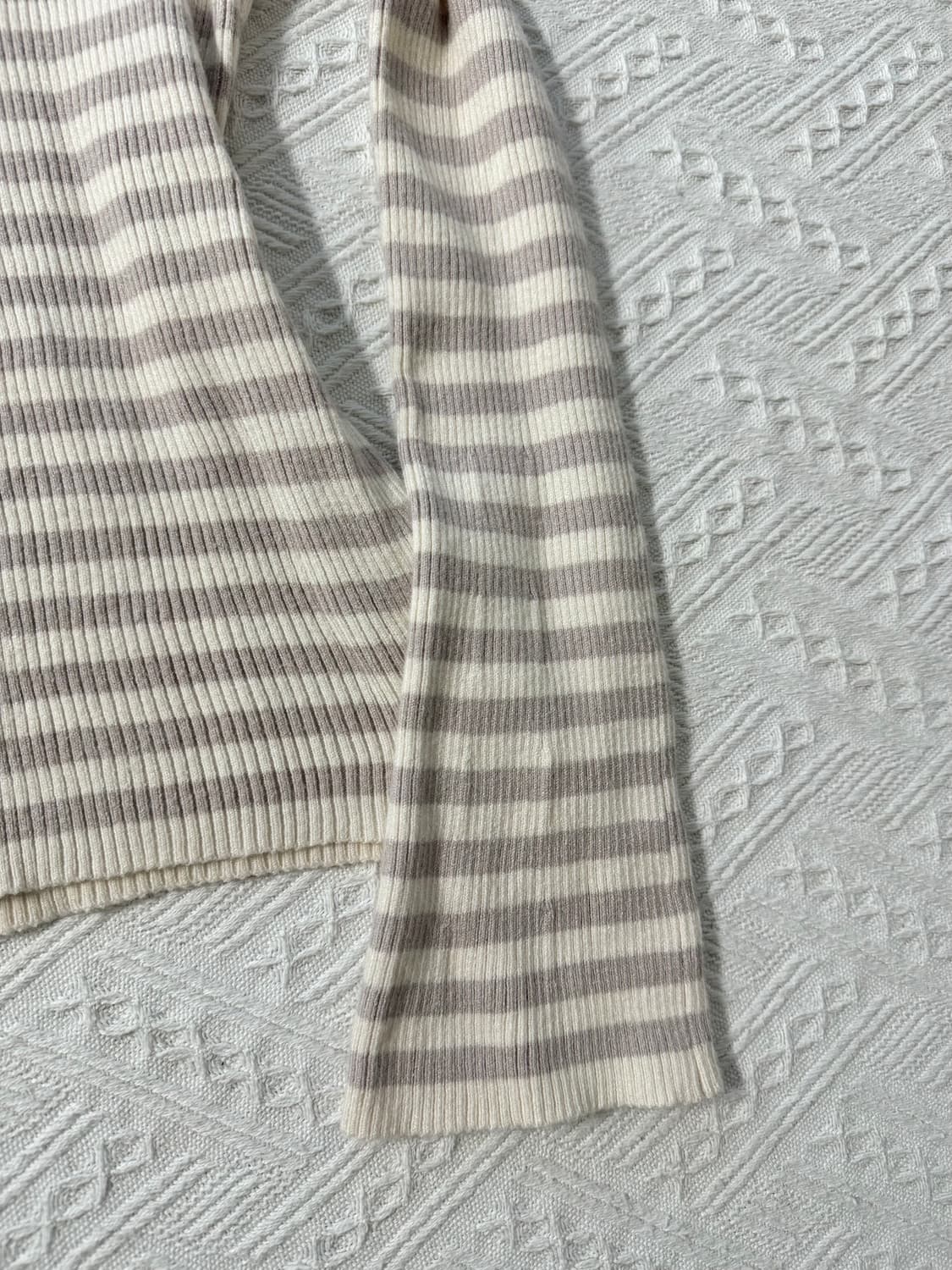 울 혼방 세미 페플럼 슬리브 하이 넥 니트 상품이미지7