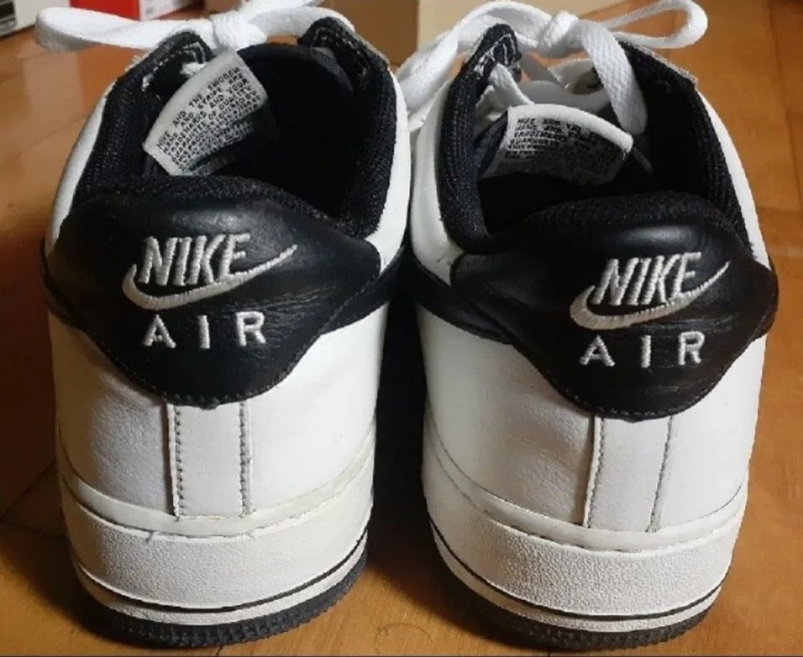 나이키 에어포스1 로우 흰검 반쭈글 2006년판 275 상품이미지5