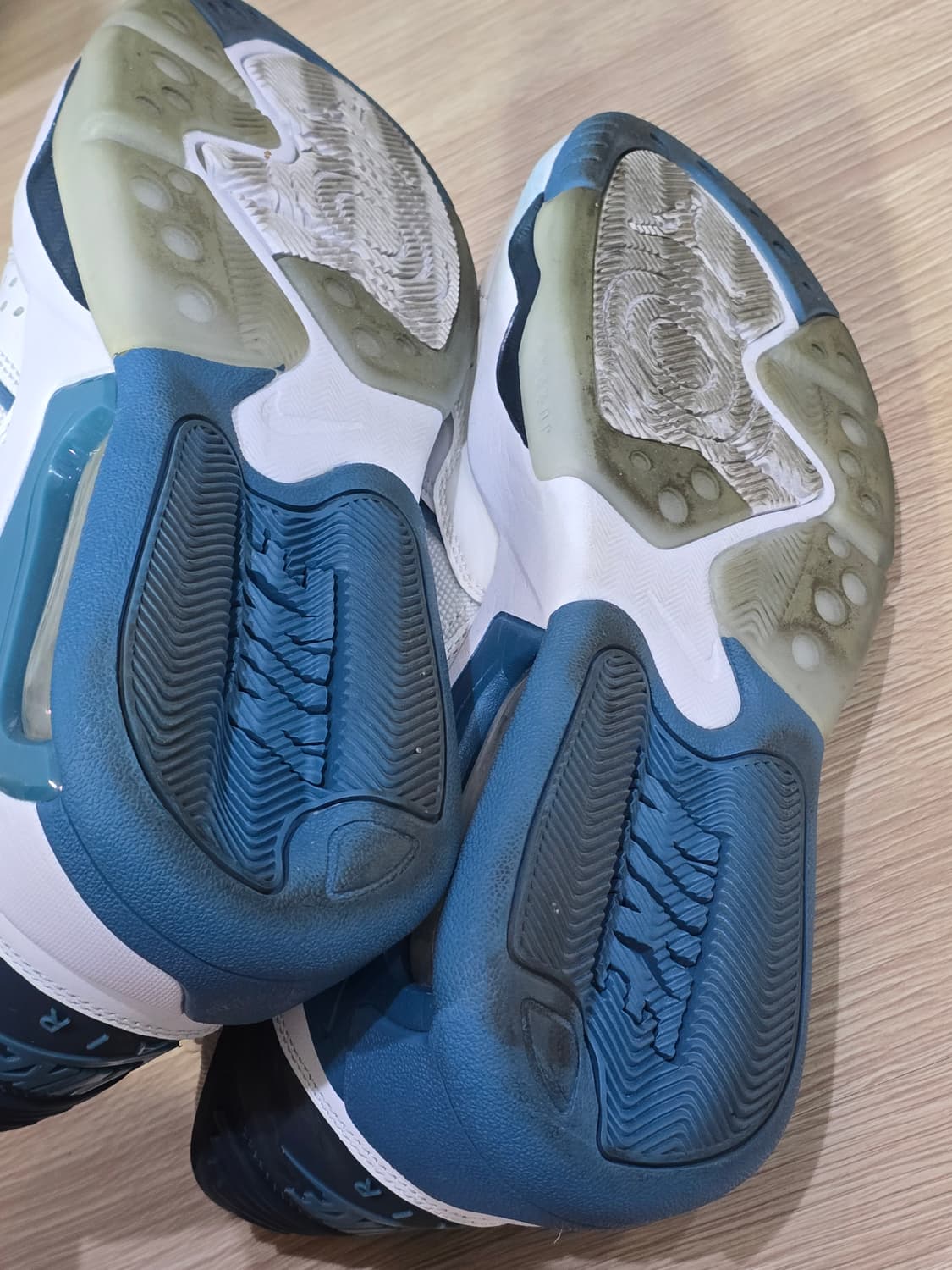 조던 포인트레인 화이트 리프트블루 us9 사이즈 270 상품이미지9