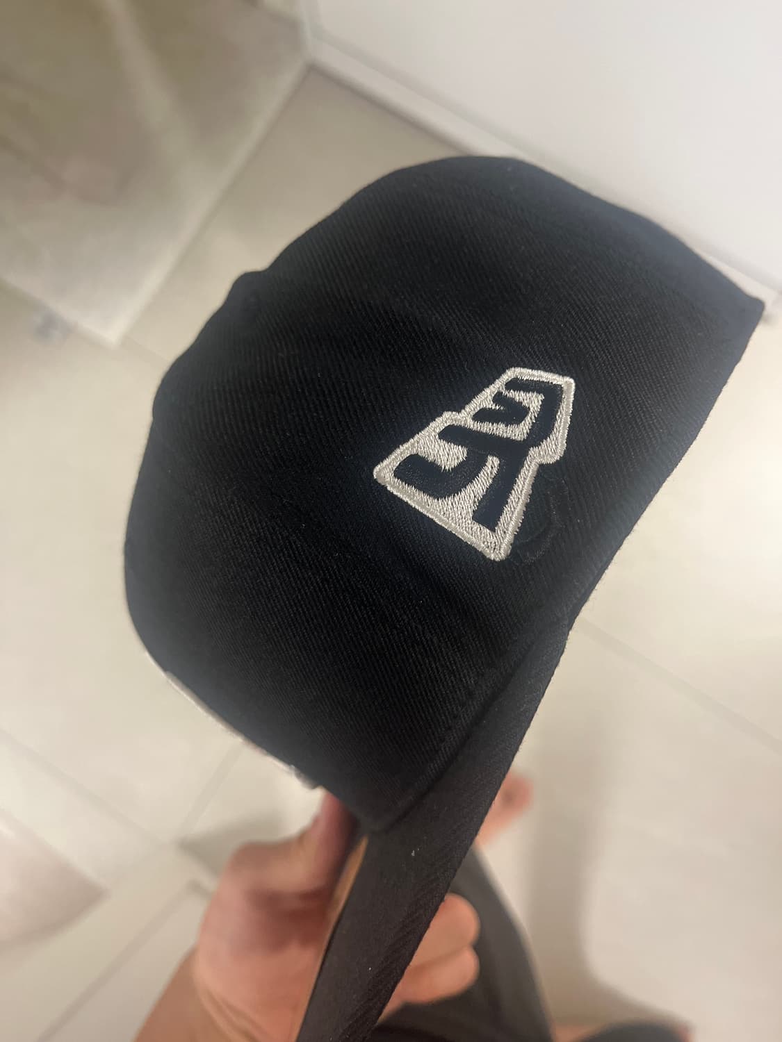 Yvl 블랙 스냅백 상품이미지2