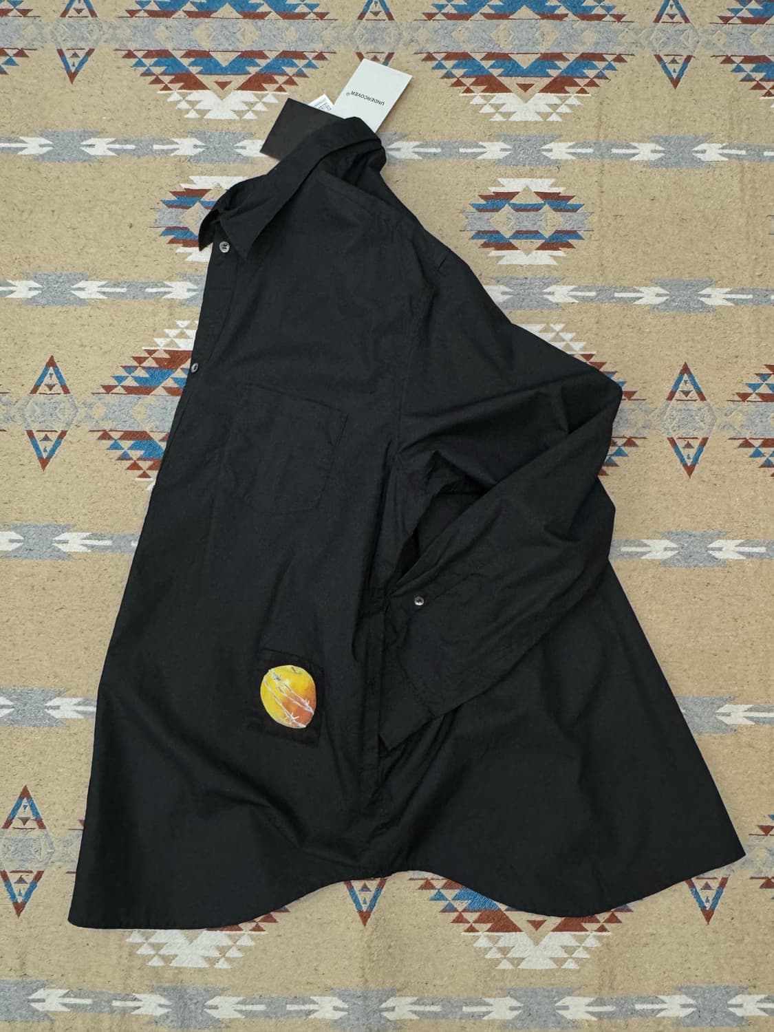 [5] 언더커버 랜덤 프린트 패치 셔츠 블랙 25SS 상품이미지7