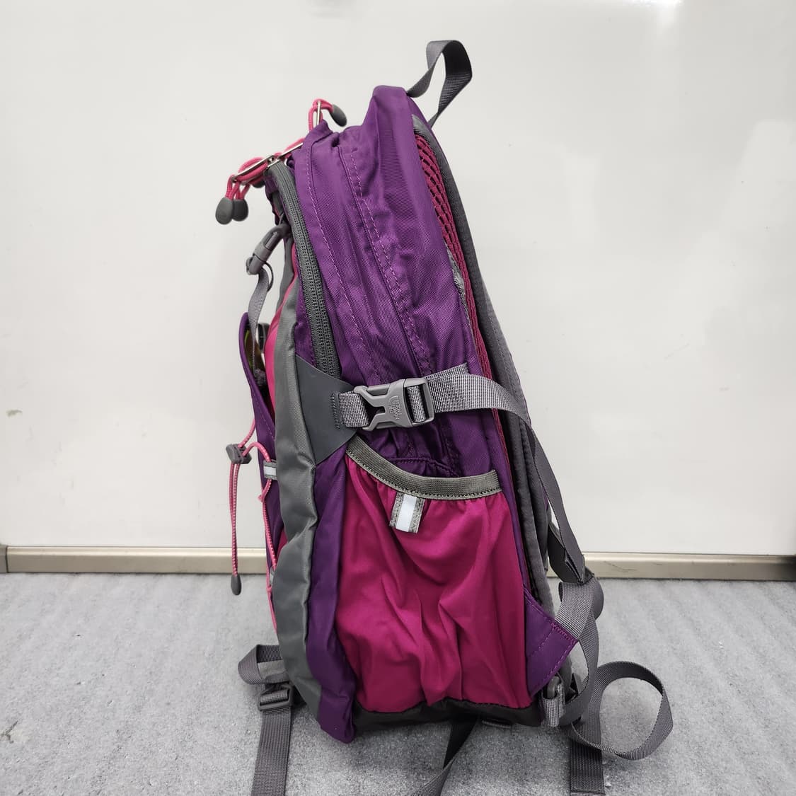 상태좋은 노스페이스 Essential 백팩 20L 상품이미지4