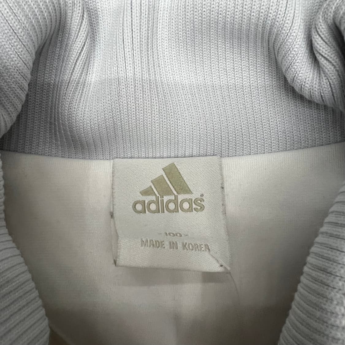 착샷O 아디다스 화이트베이지 누빔자켓 100 상품이미지2