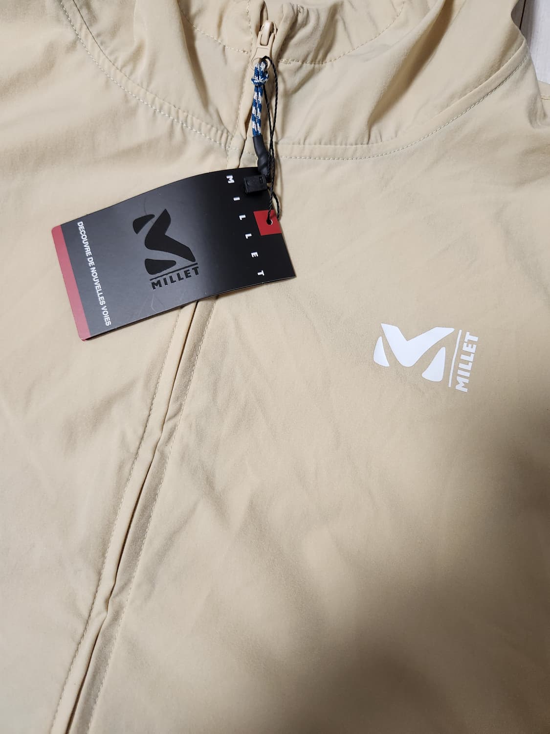 새상품)밀레 후드 바람막이 아노락 자켓 베이지/블루 사이즈L

사이즈m~ 상품이미지2