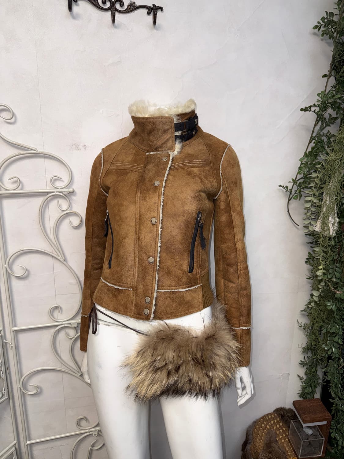 Guess tie dye lamb fur buckle mustang 상품이미지6