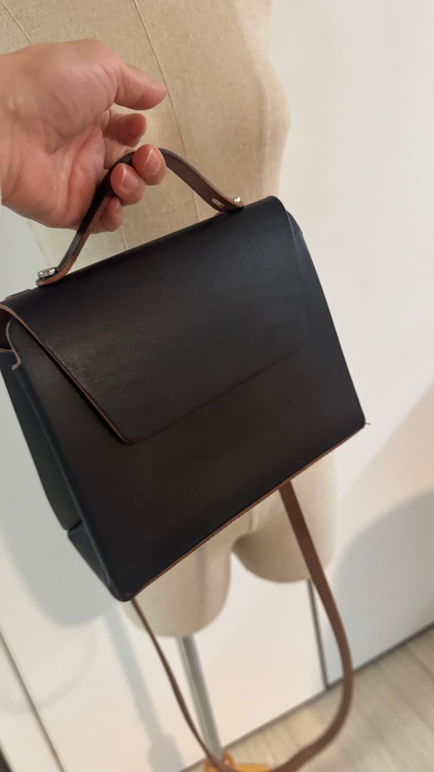 COS   블랙 가죽 미니 크로스백 토드백 상품이미지1