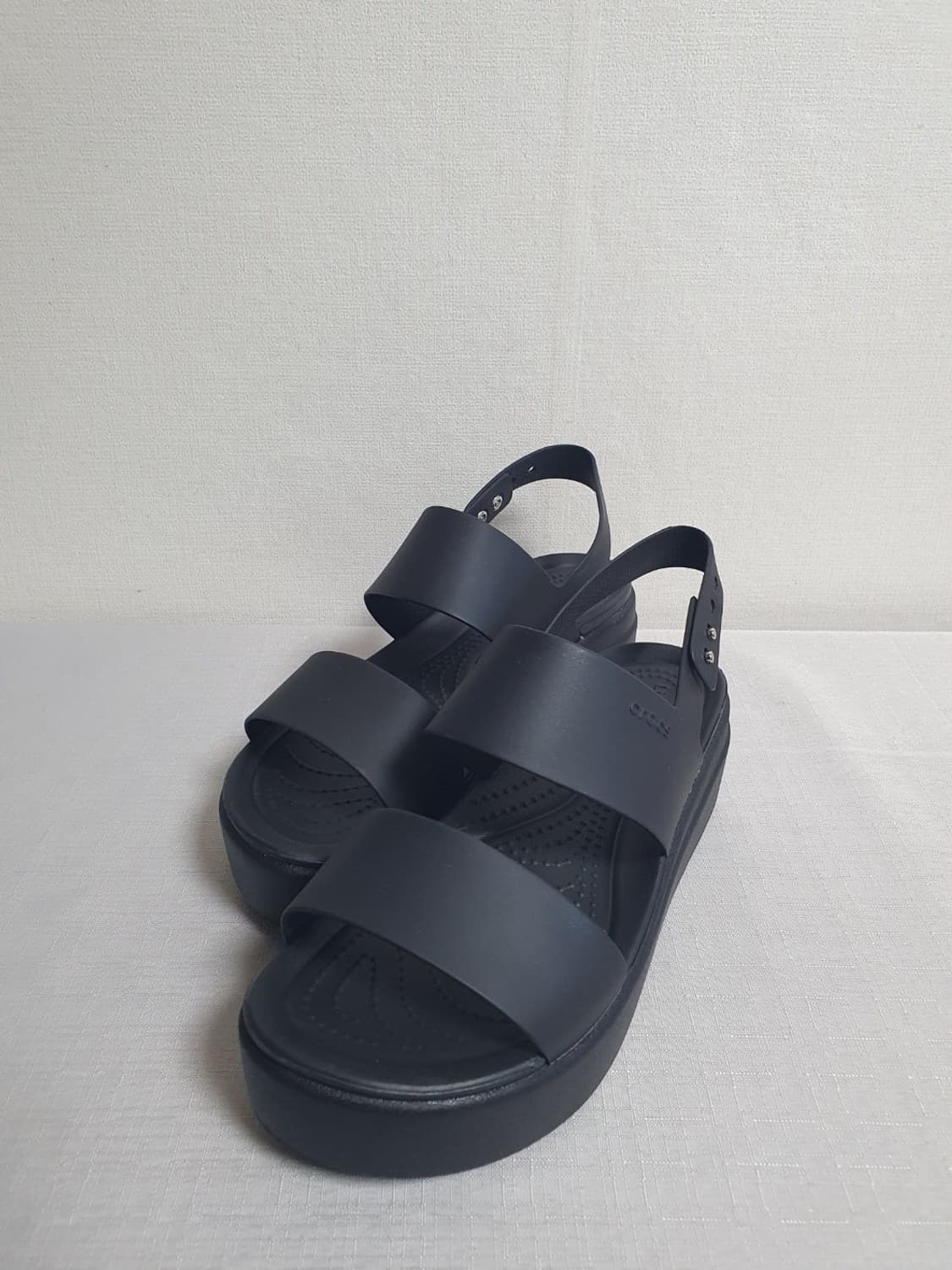 크록스 브루클린 로우 웨지 샌들 블랙 240mm 상품이미지2