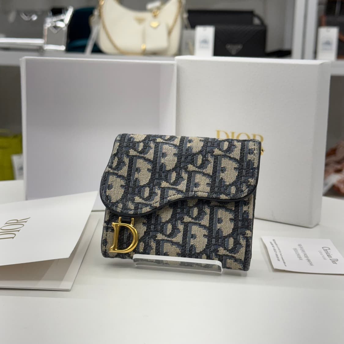 [OS] 디올 오블리크 새들 로투스 반지갑 상품이미지1