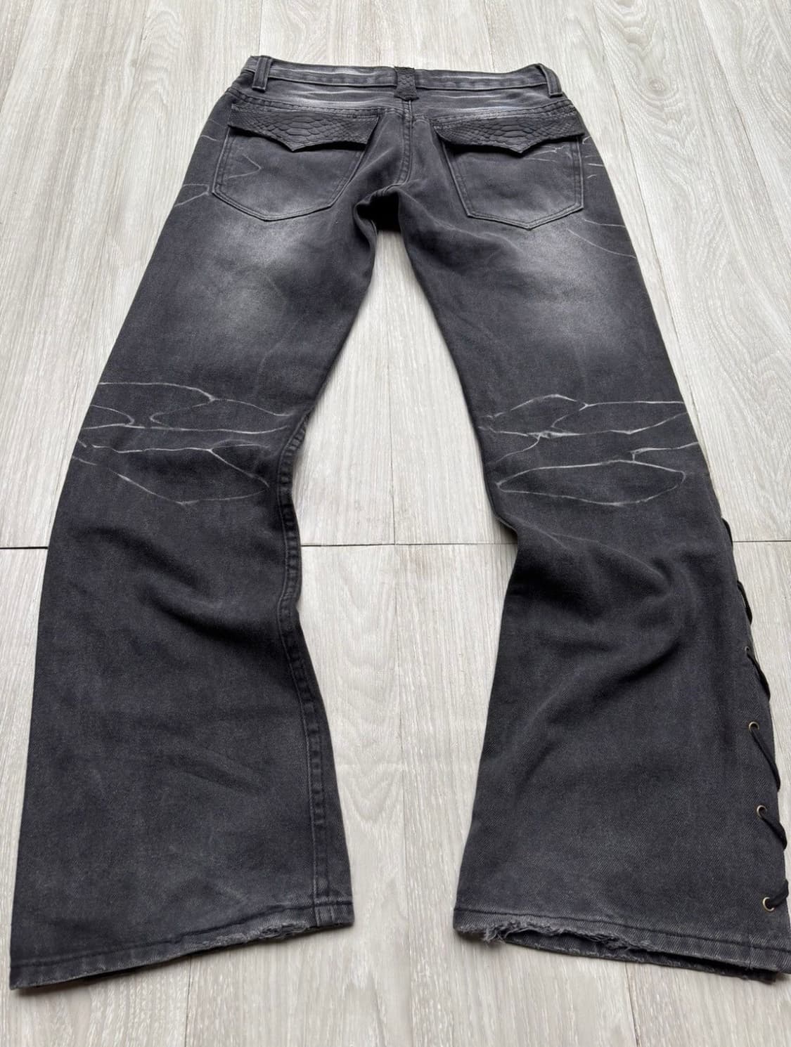 KUI distressed splatter flare jeans 상품이미지5