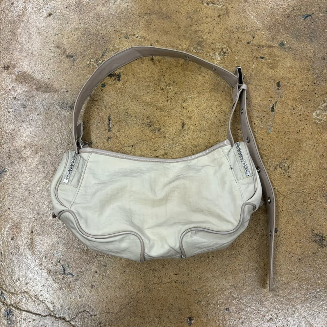 마뗑킴 마들렌 라운드 백 라이트 베이지  상품이미지3