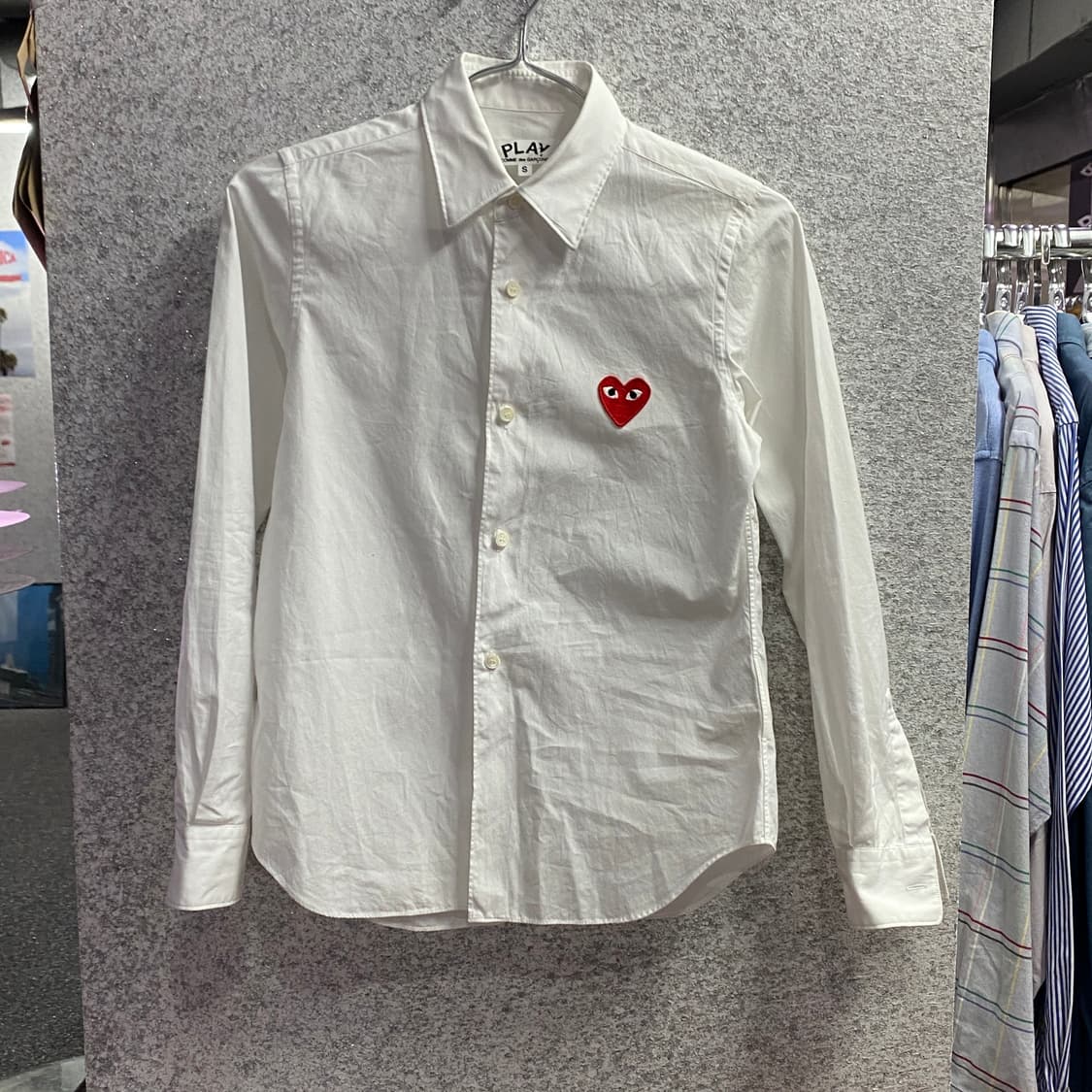꼼데가르송 하트패치로고 화이트 셔츠 B4260 상품이미지2
