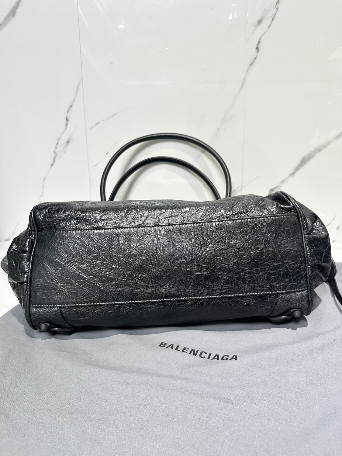 [새상품급 정품] 발렌시아가 르 시티 모터백 이스트웨스트 블랙 상품이미지4