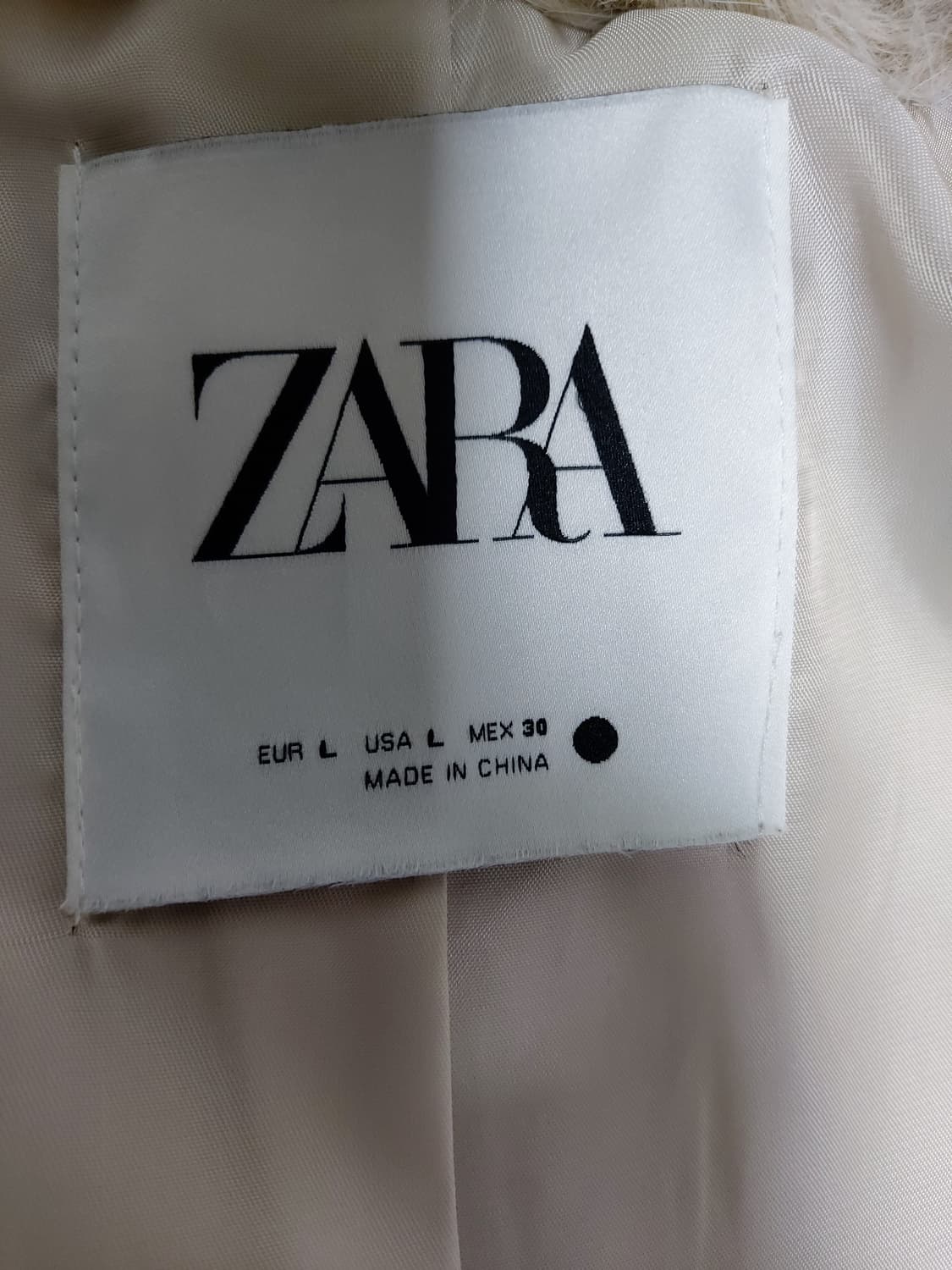 ZARA 페이크퍼 자켓 (L사이즈)

 상품이미지6