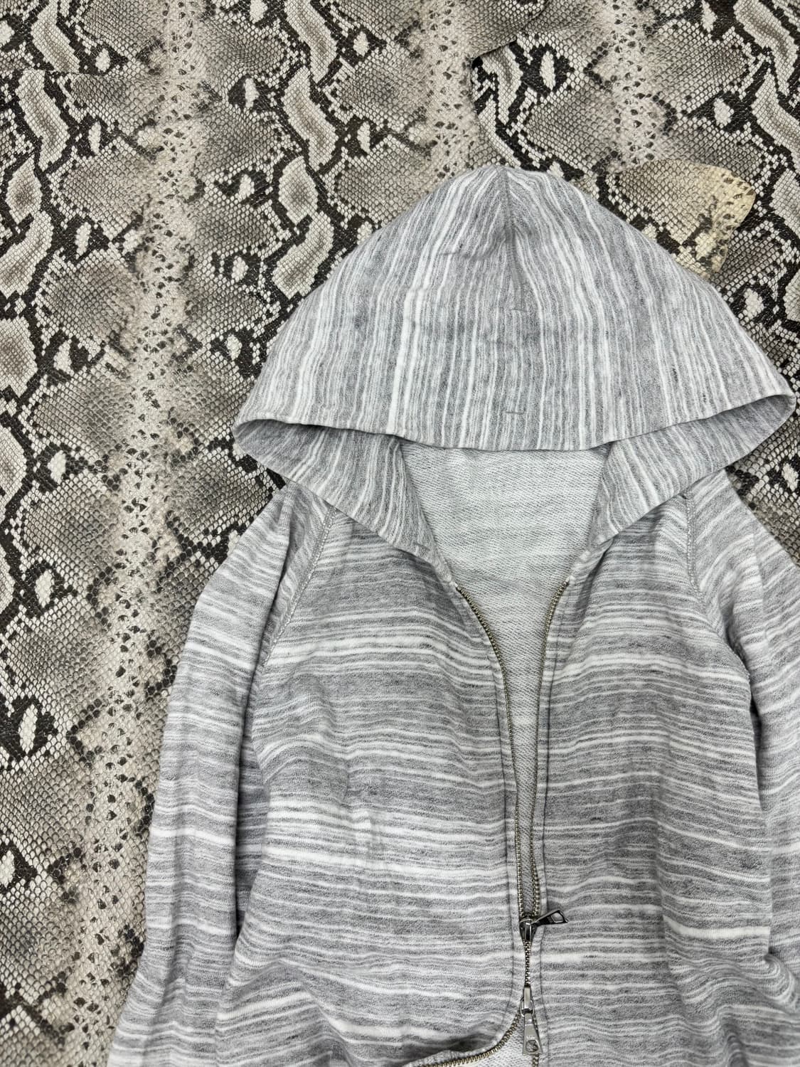 “Vintage” Grey Stripe Y2K Hood Zip Up 상품이미지4