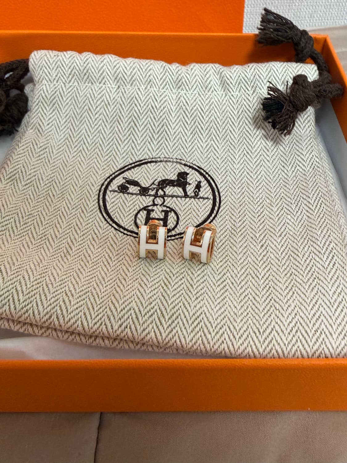 에르메스 팝아슈 미니 귀걸이 블랑 상품이미지2