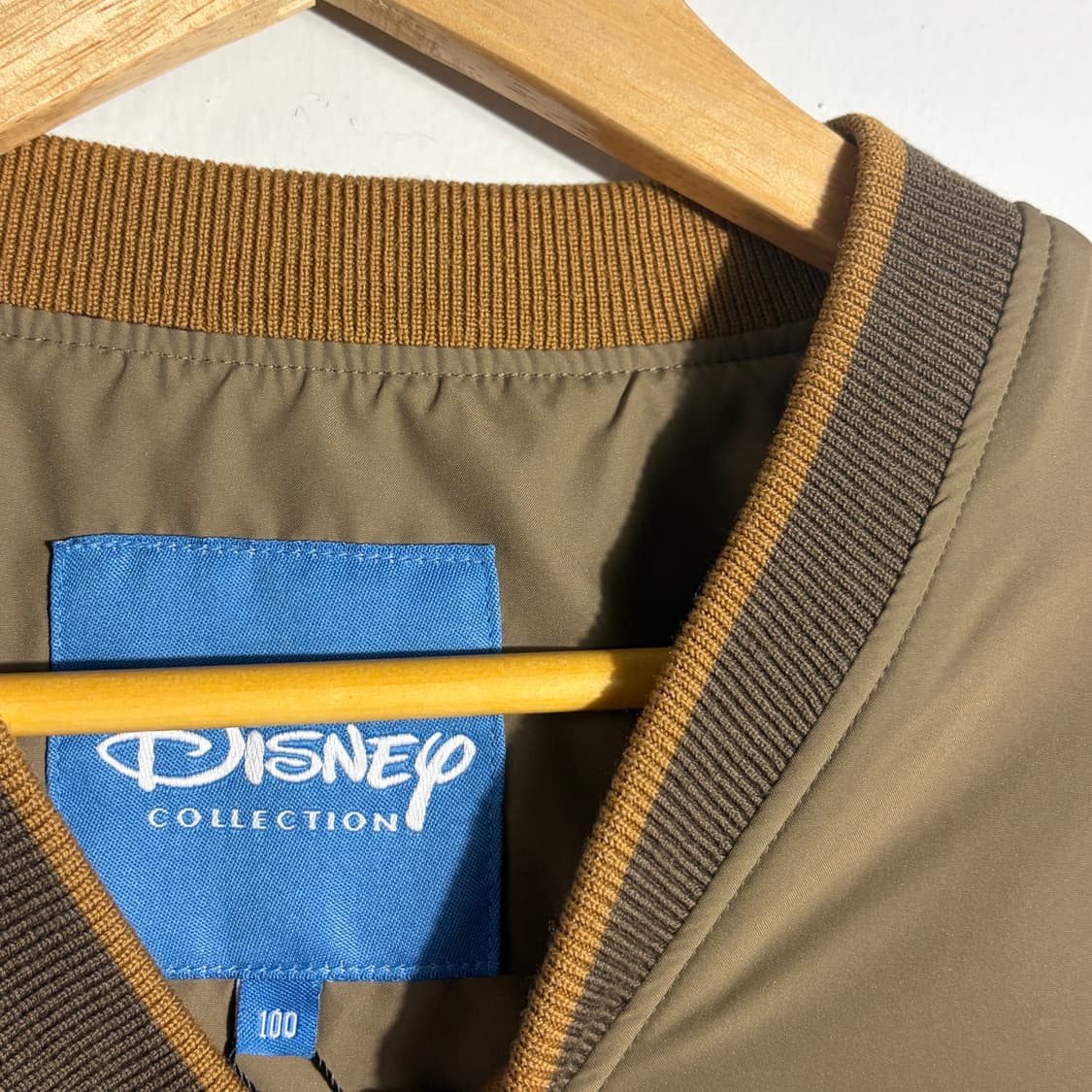 디즈니 백포켓 베이지 바람막이 맨투맨 (무료배송) 상품이미지3