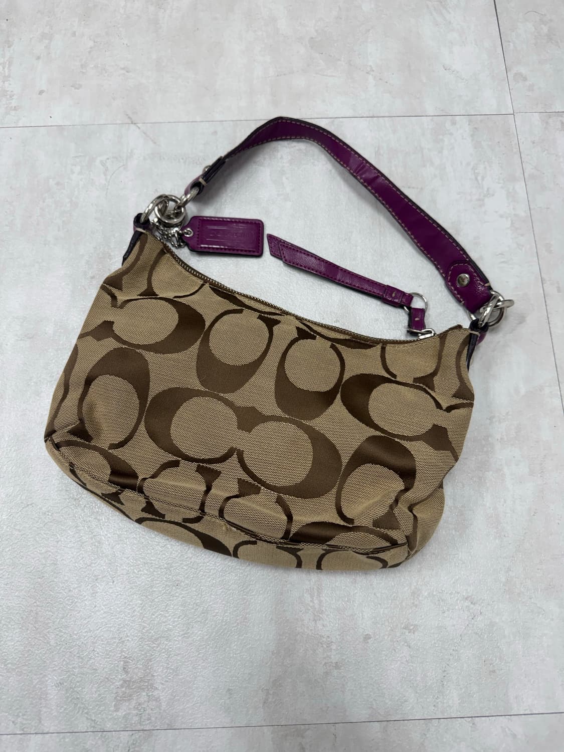 •Coach 캔버스 시그니처 호보백 상품이미지3