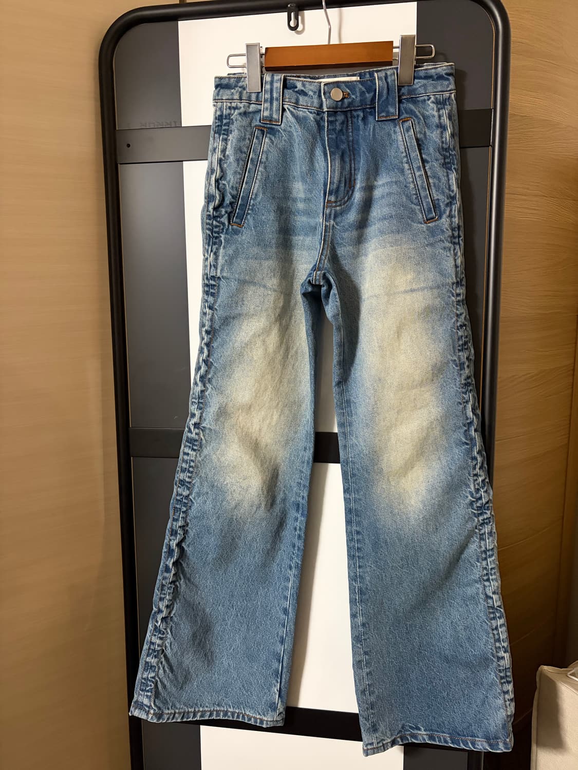 NEVERSEEZ Side Seam Pleated Washed Jeans 상품이미지4