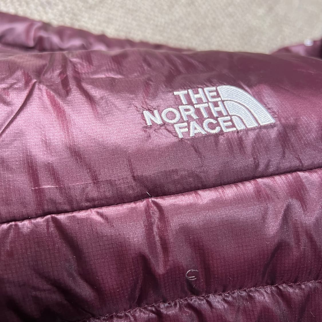 노스페이스 550 경량 패딩 버건디 L 상품이미지6