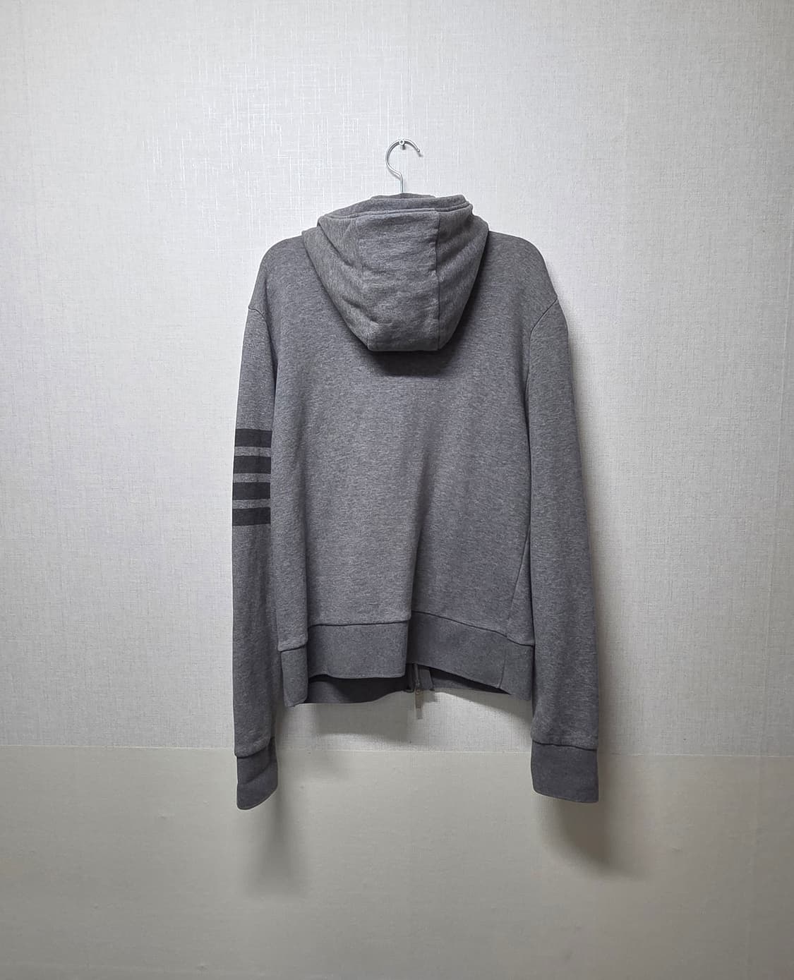 톰브라운 사선완장 릴렉스핏 후드집업 매드 그레이 2사이즈  상품이미지3