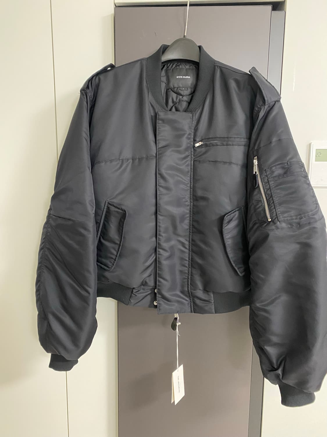 Entire Studios 엔타이어 스튜디오  남성 항공 점퍼 블랙 색상 상품이미지1