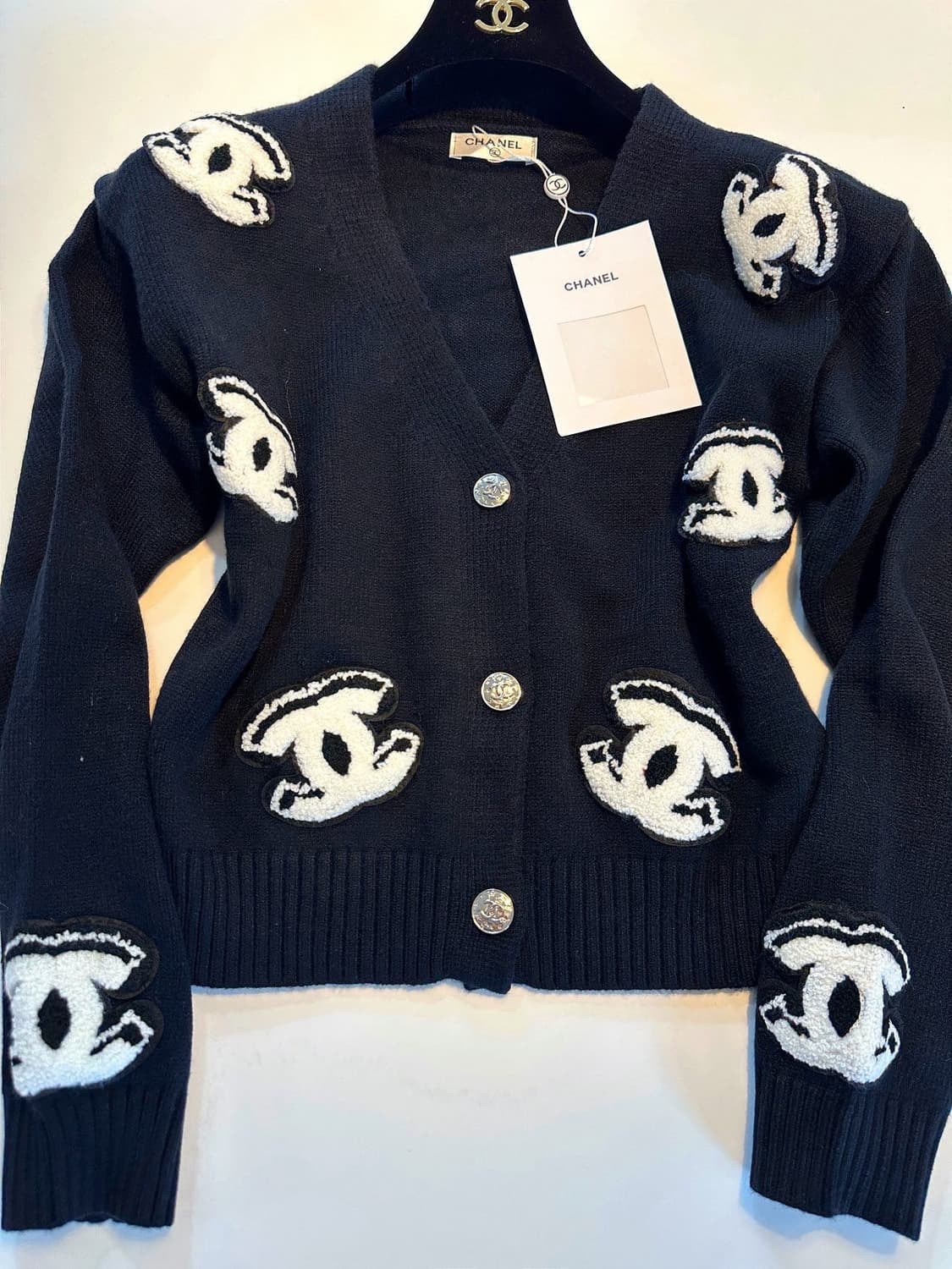 (새상품)샤넬로고가디건 상품이미지4