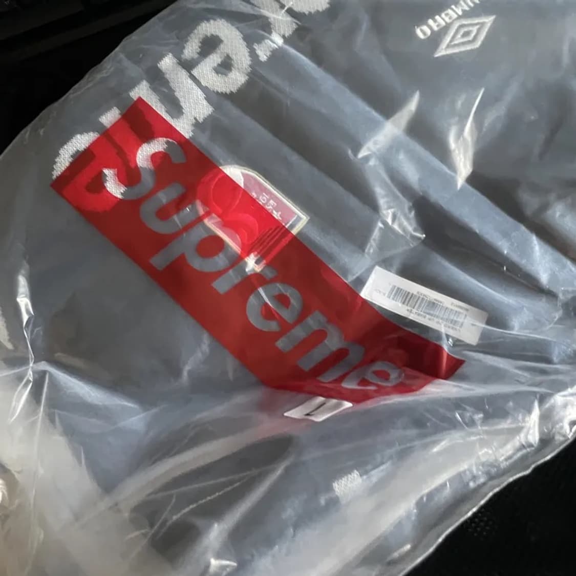 슈프림 x 엄브로 집업 스웨터 블랙 새상품 상품이미지2