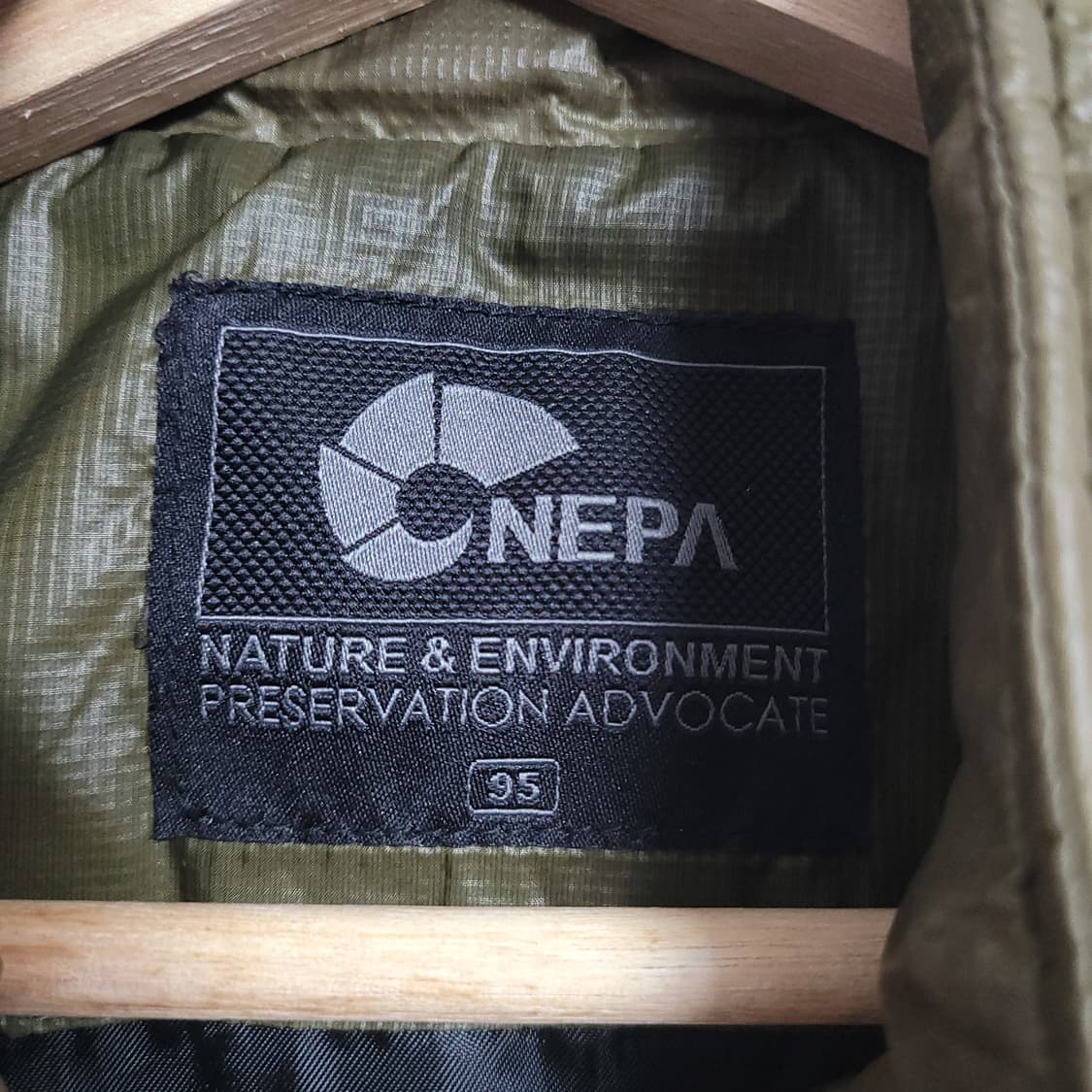 (95) NEPA 네파 다이아 퀼팅 점퍼 패딩 카키색 상품이미지3