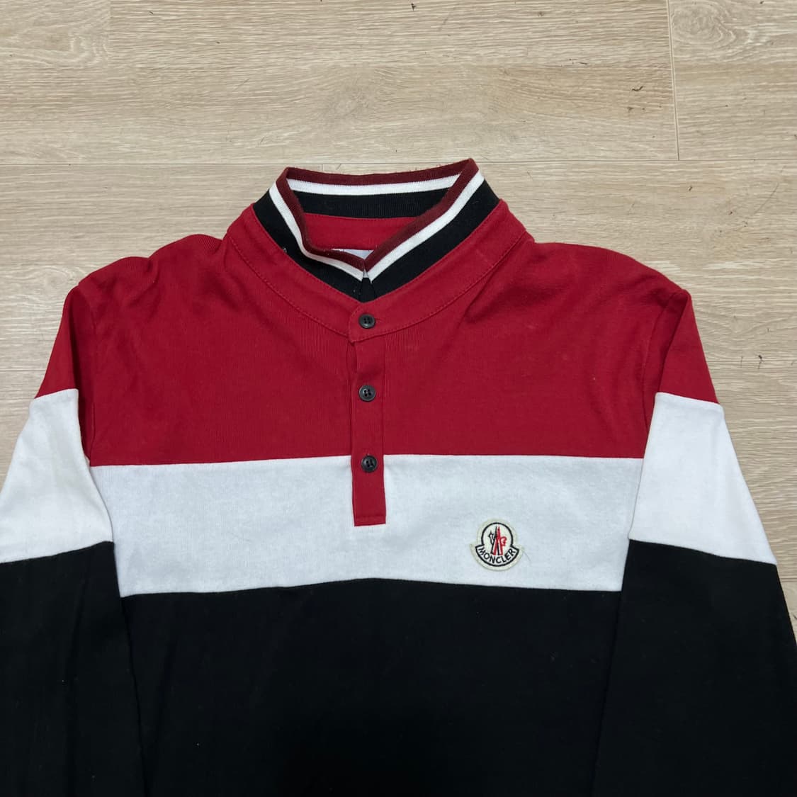 몽클레어 여성 삼색 배색 와펜 헨리넥 긴팔 티셔츠 [멀티컬러] 3사이즈 상품이미지2