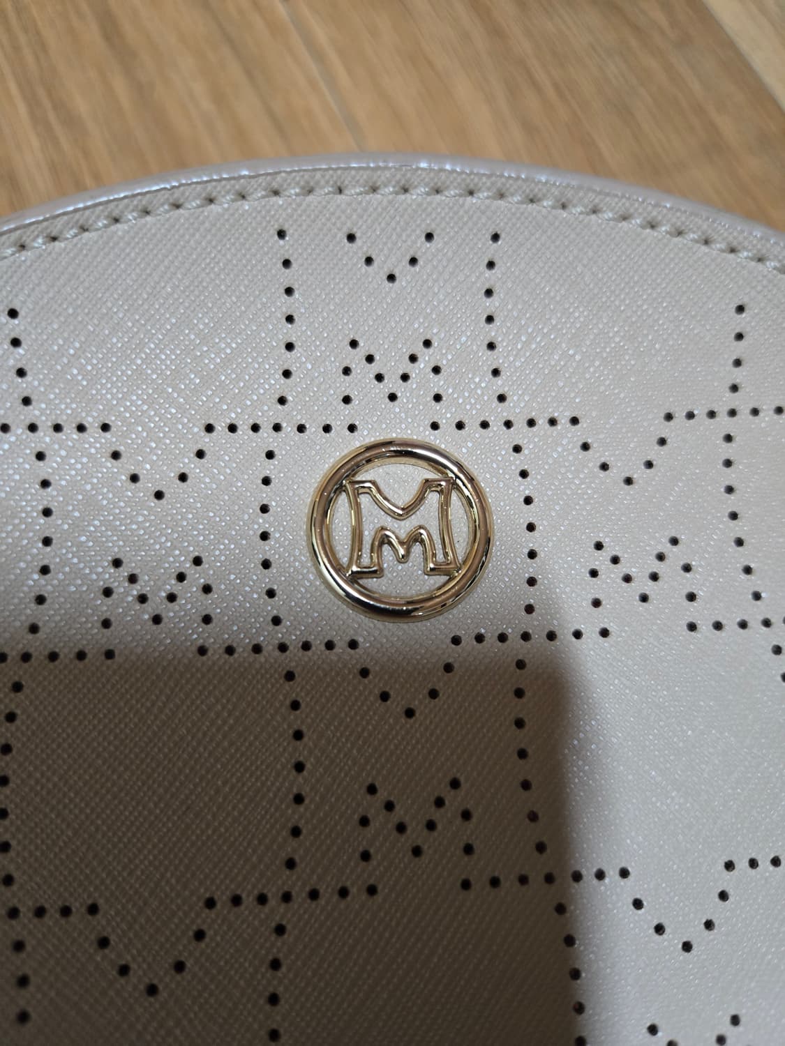 메트로시티 베이지 탬버린 크로스백(택달린새상품) 상품이미지4