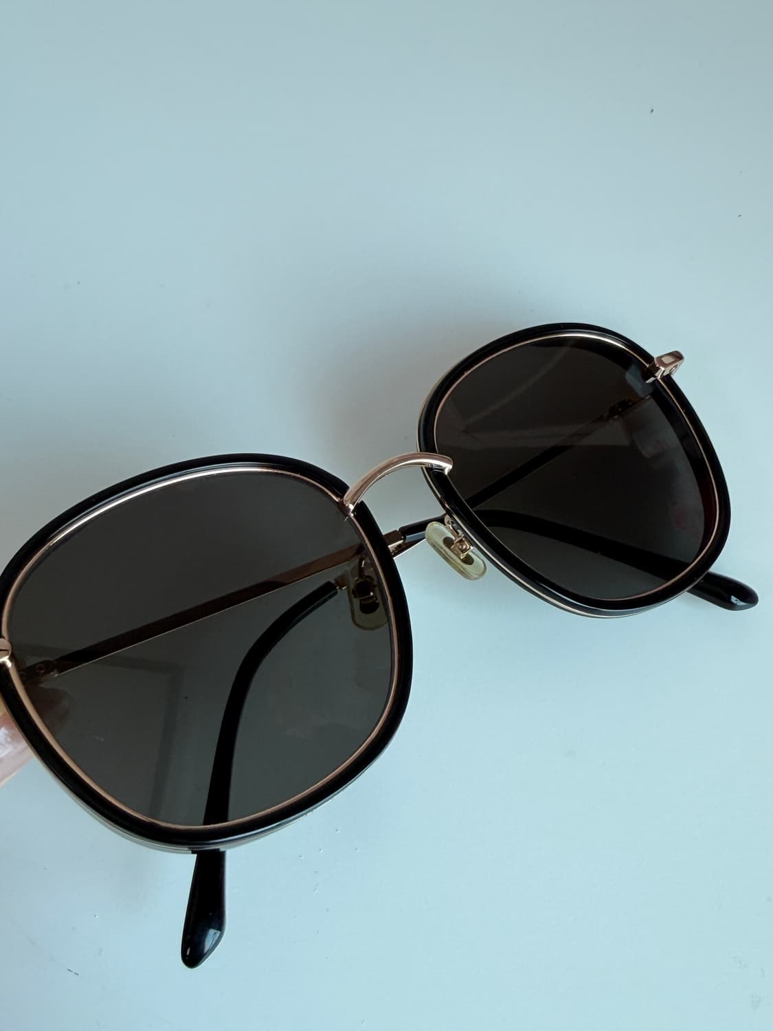 젠틀몬스터 Mad Crush 블랙/골드 선글라스 상품이미지2