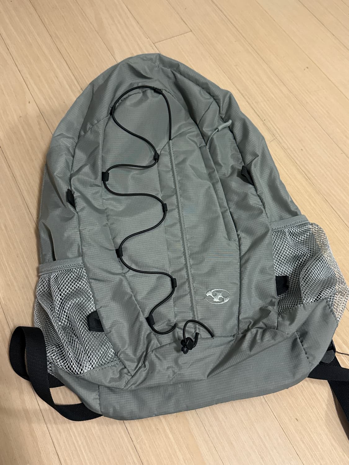 산산기어 백팩 23FW 그레이 색상 상품이미지2