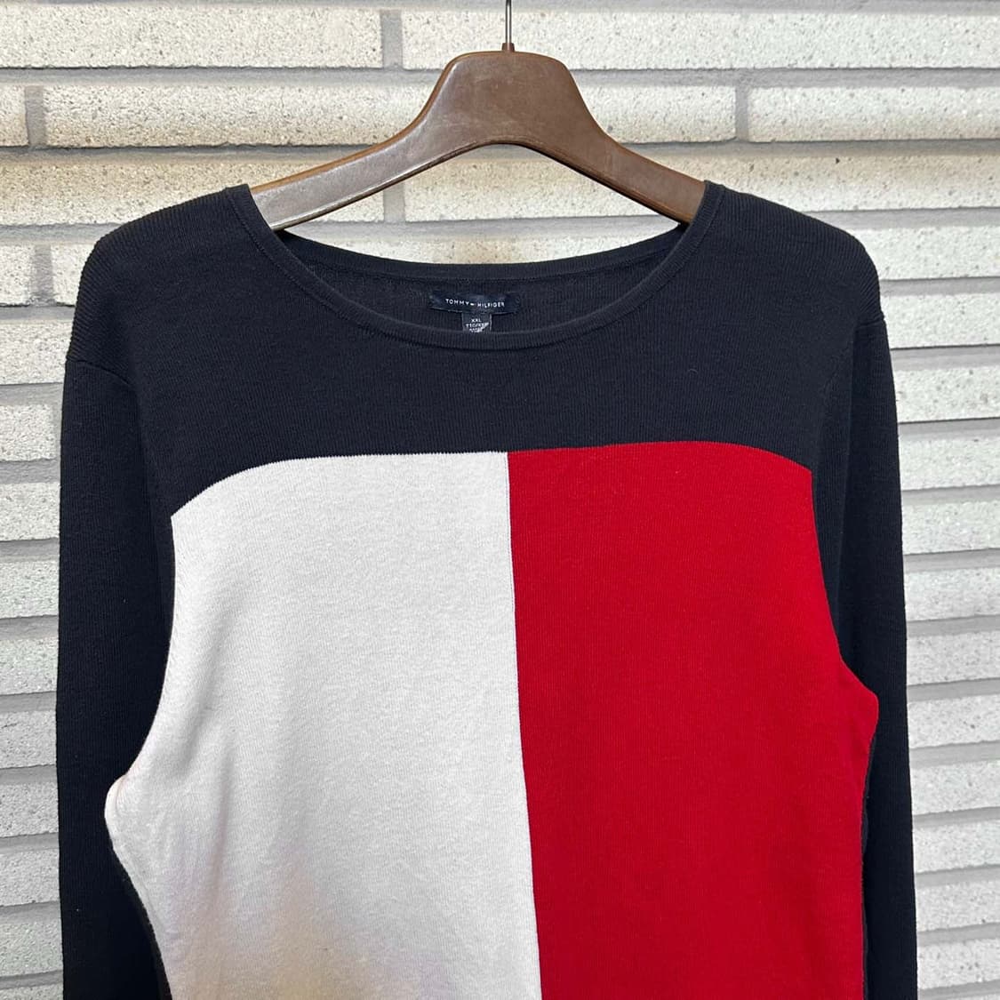 타미힐피거 니트 라운드넥 앞면 배색 디테일 네이비 상품이미지4