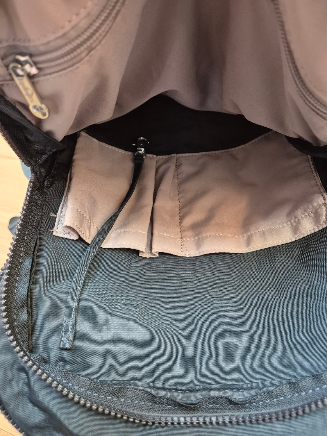 키플링 백팩 판매합니다. 수납공간이 넉넉해서 이것저것 많이 넣고 다니기  상품이미지6