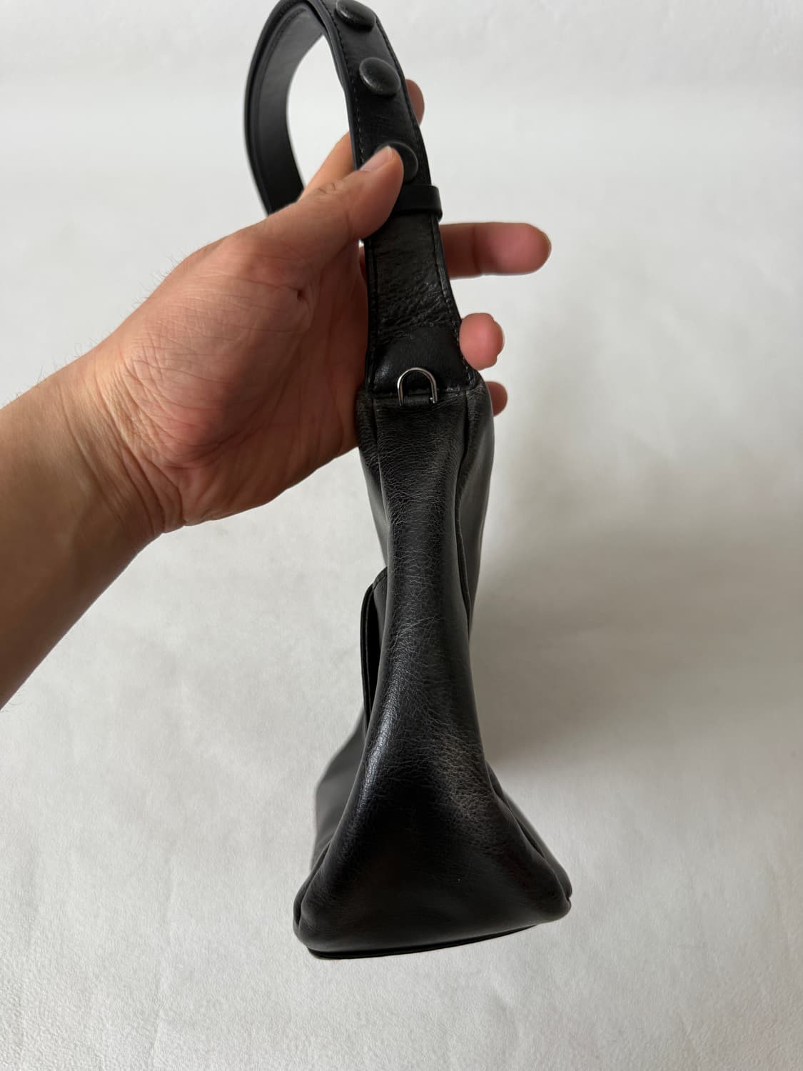 르 아보네(le abonne) 레더 숄더백 상품이미지3