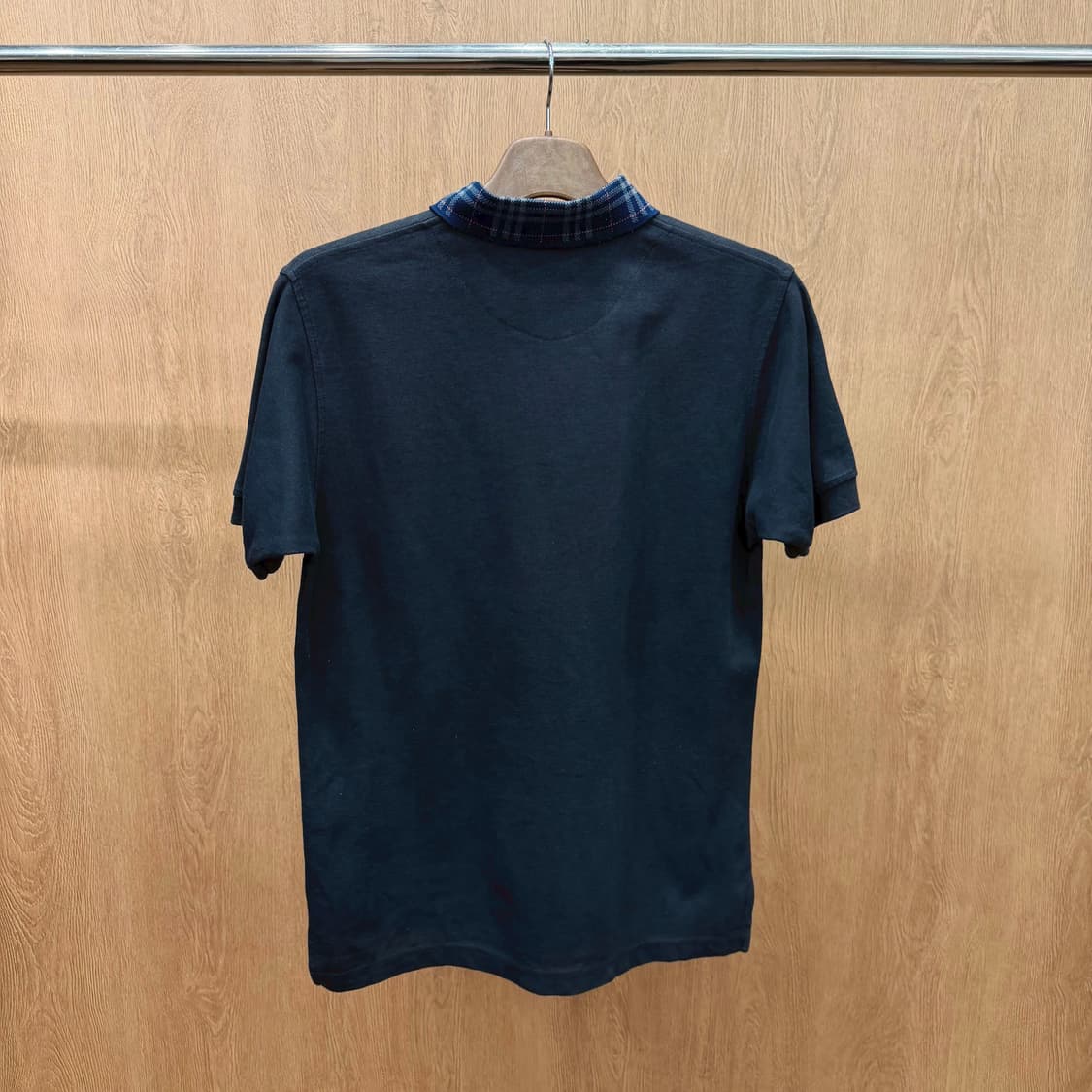 버버리 PK 반팔 티셔츠 네이비 체크 카라 배색 크레스트 자수 로고 블랙 상품이미지2